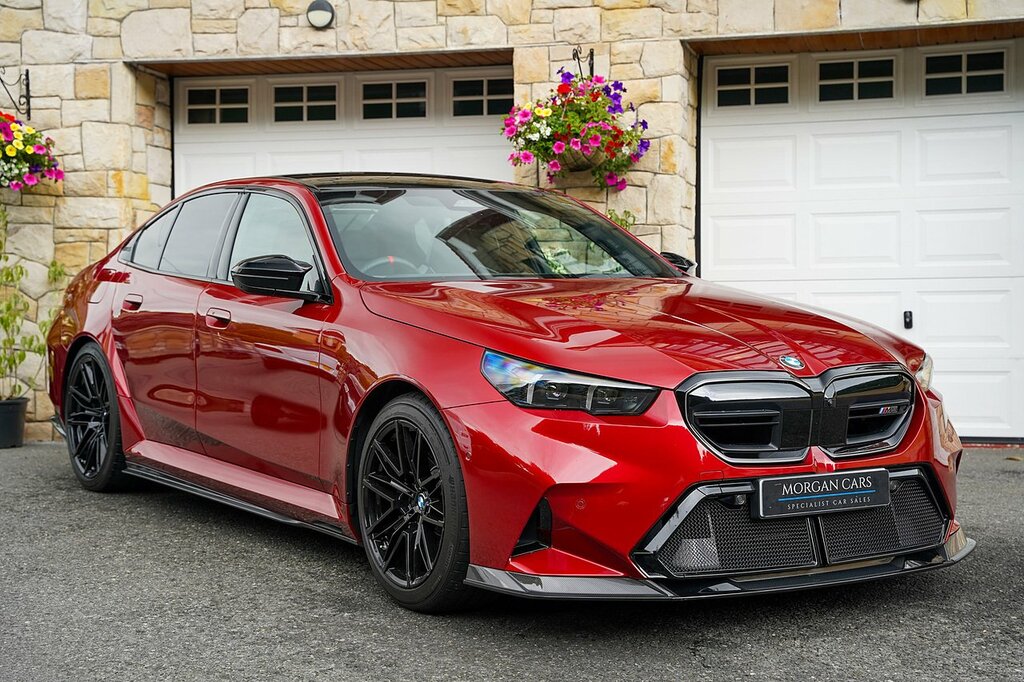 BMW M5 4.4 22.1Kwh Saloon Plug-in Hybrid Stept Red