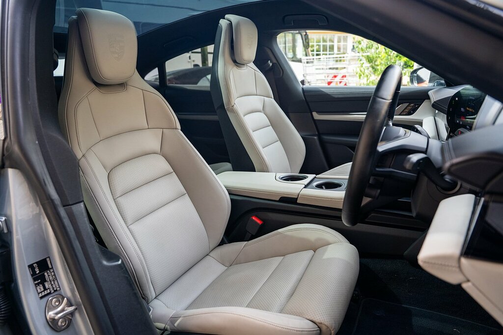 Porsche Taycan 93Kwh Turbo Grey #42