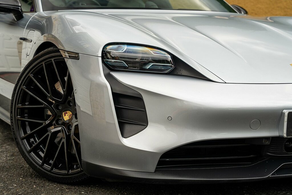 Porsche Taycan 93Kwh Turbo Grey #17