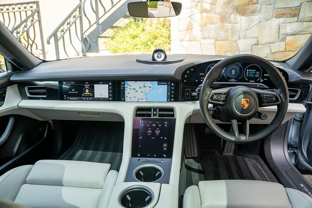 Porsche Taycan 93Kwh Turbo Grey #47