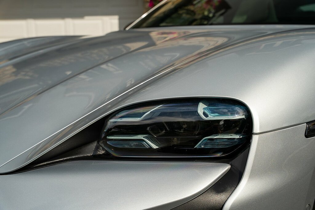 Porsche Taycan 93Kwh Turbo Grey #31