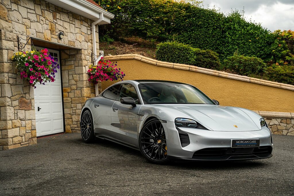 Porsche Taycan 93Kwh Turbo Grey #24