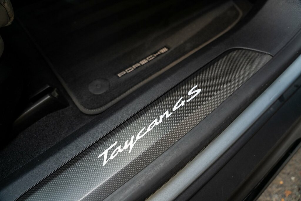 Porsche Taycan 93Kwh Turbo Grey #45