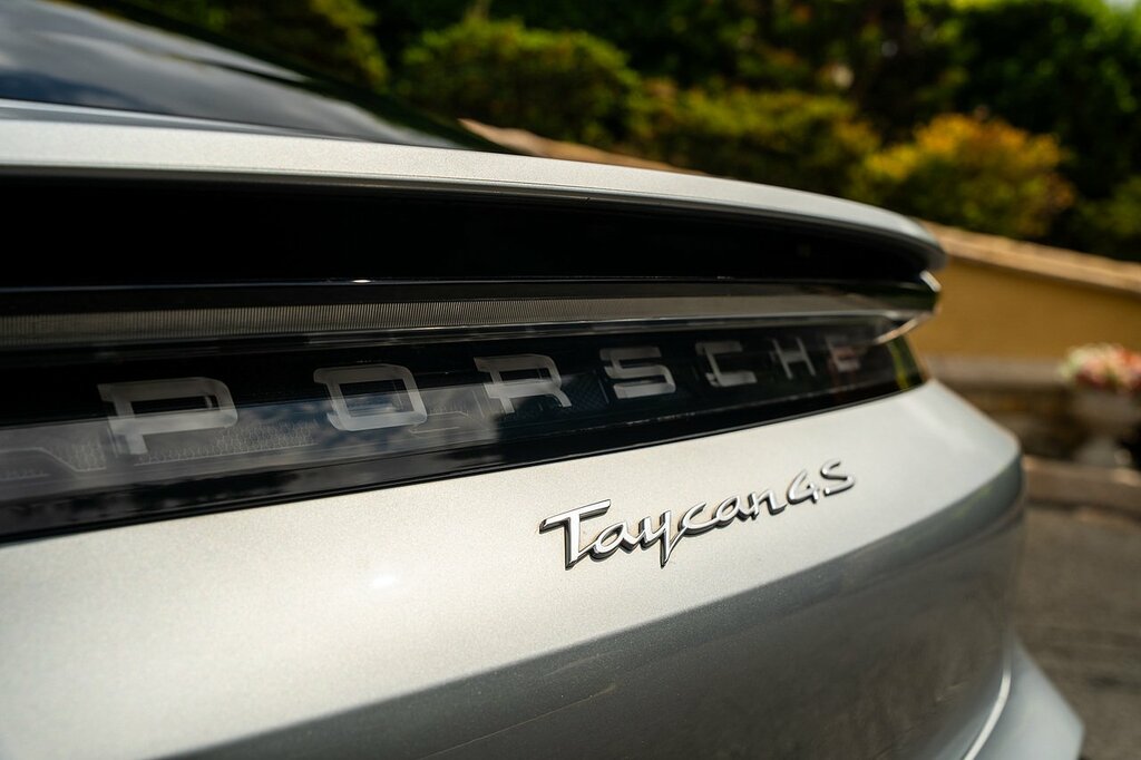 Porsche Taycan 93Kwh Turbo Grey #9