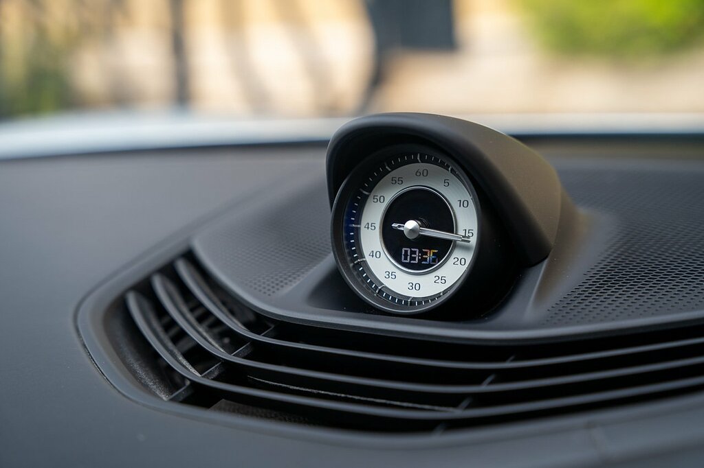 Porsche Taycan 93Kwh Turbo Grey #54