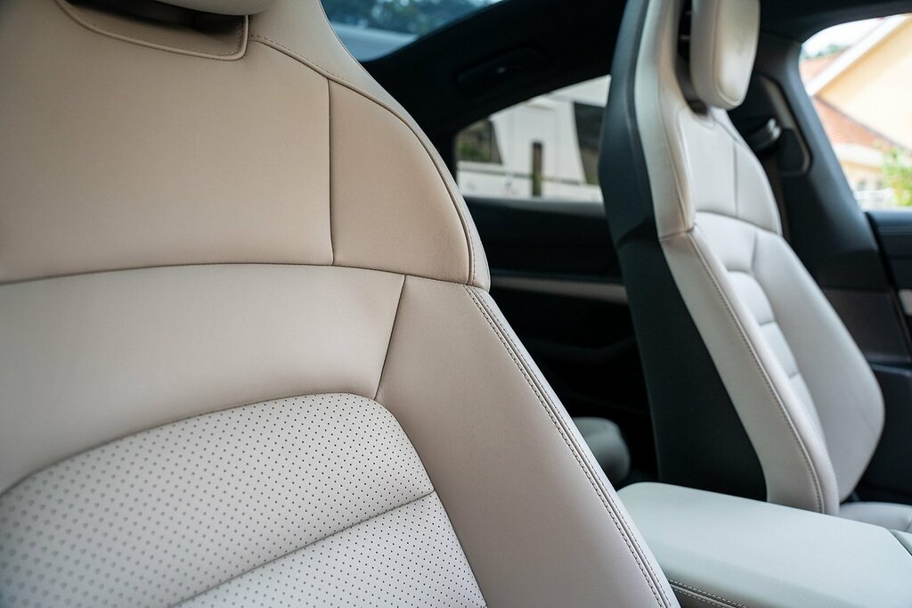 Porsche Taycan 93Kwh Turbo Grey #44