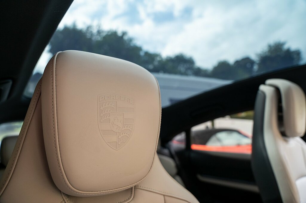 Porsche Taycan 93Kwh Turbo Grey #43