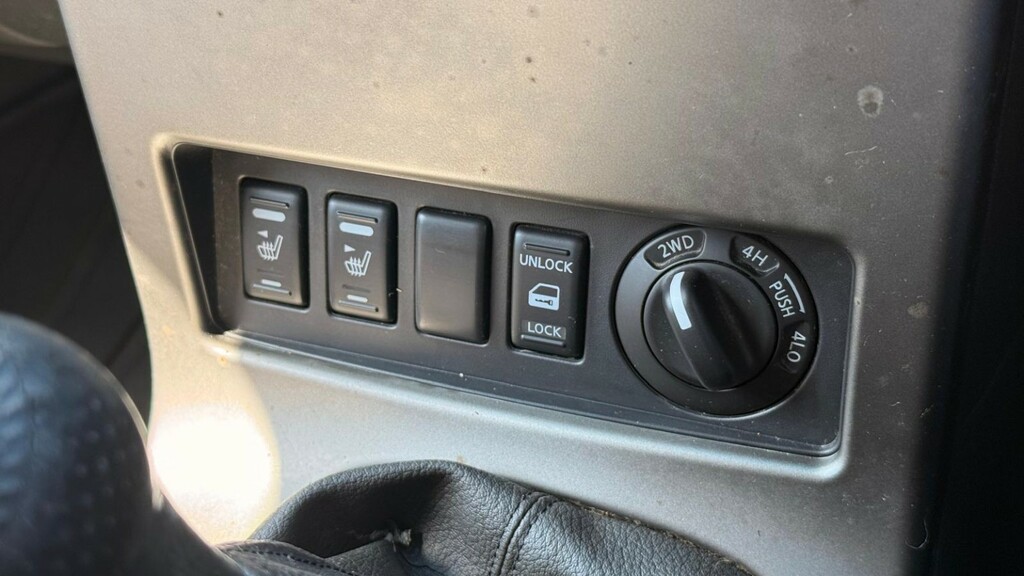 Nissan Navara Silver #65