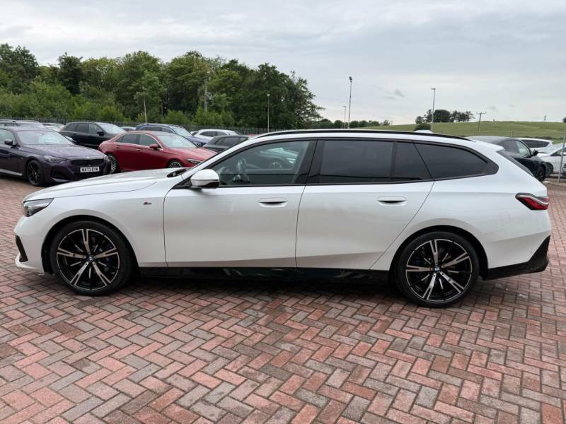 BMW 5 Series 520I M-sport Touring - 2025 25 YC25WFW White #5