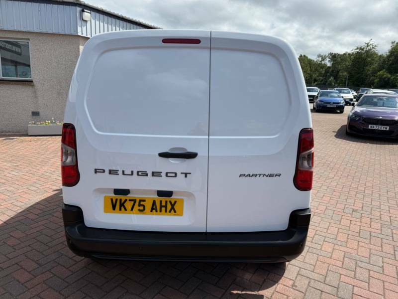 Peugeot Partner Asphalt White #7