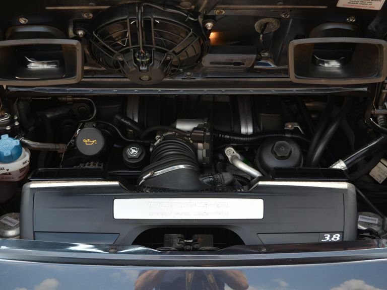 Porsche 911 Carrera 4S White #19