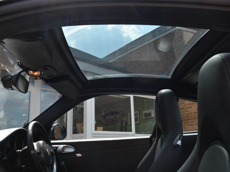Porsche 911 Carrera 4S White #25