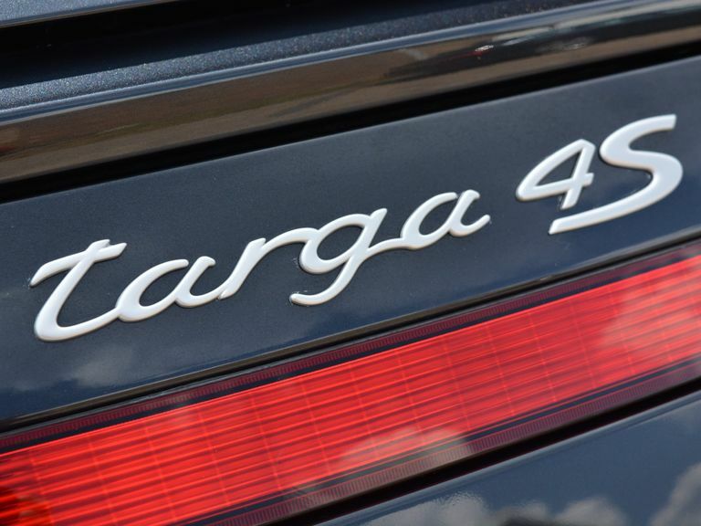 Porsche 911 Carrera 4S White #18