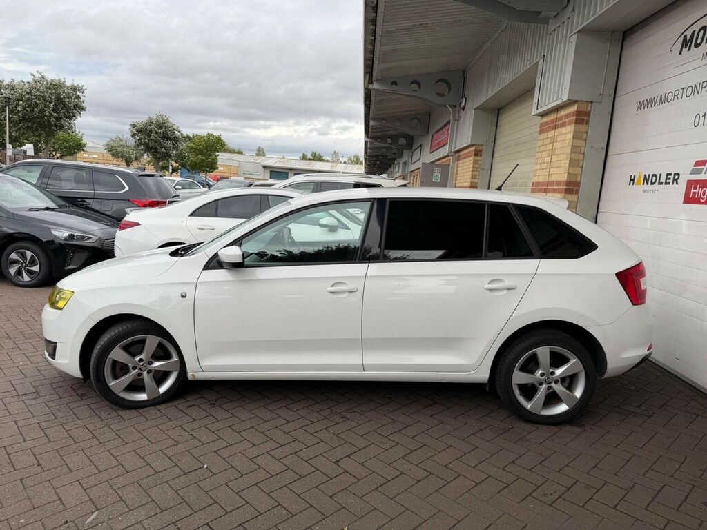 Skoda Rapid Spaceback Hatchback 1.6 Tdi Elegance Euro 5 201414 White #3