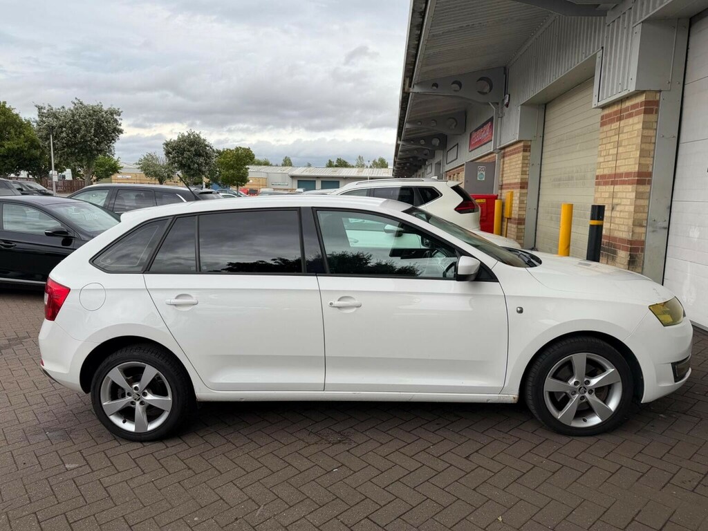 Skoda Rapid Spaceback Hatchback 1.6 Tdi Elegance Euro 5 201414 White #5