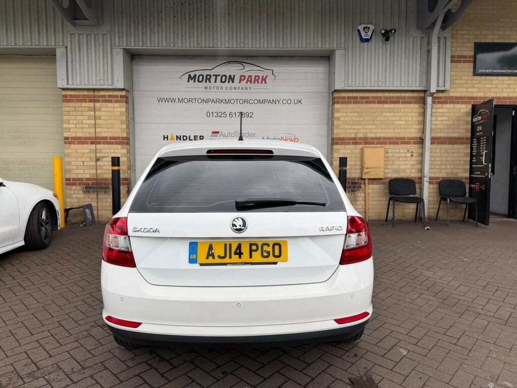 Skoda Rapid Spaceback Hatchback 1.6 Tdi Elegance Euro 5 201414 White #4