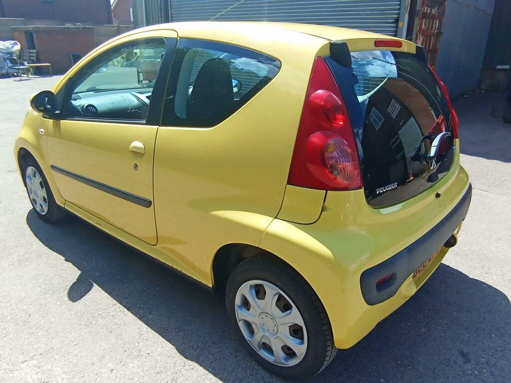 Peugeot 107 Urban Yellow #5