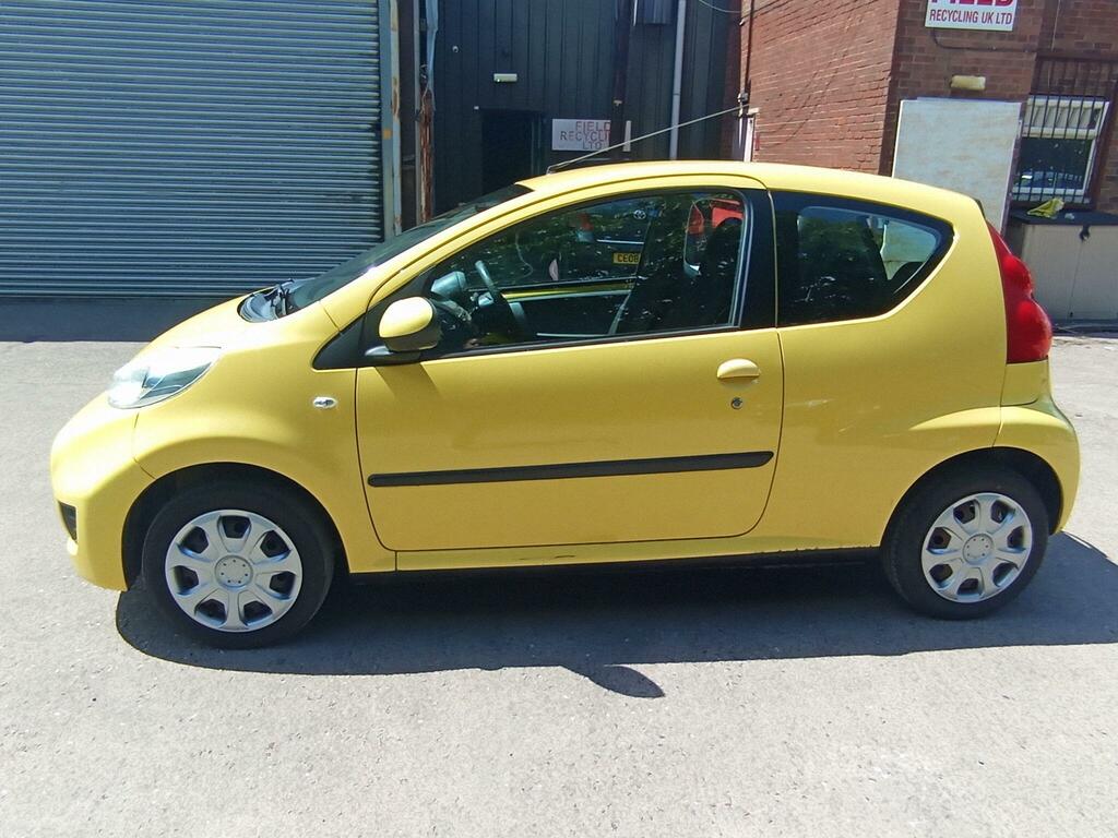 Peugeot 107 Urban Yellow #4