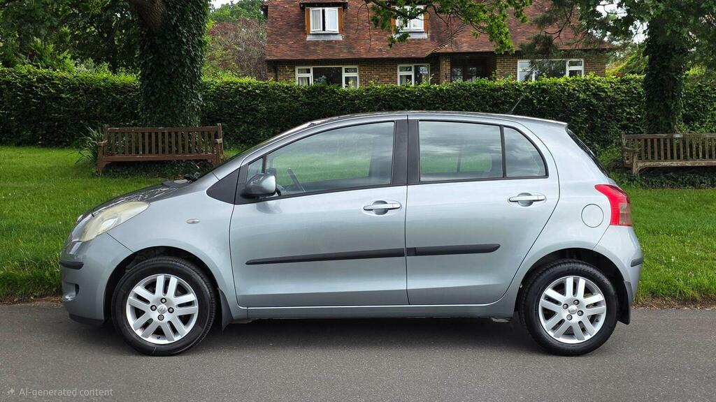 Toyota Yaris 1.3 Vvt-i Tr Silver #4