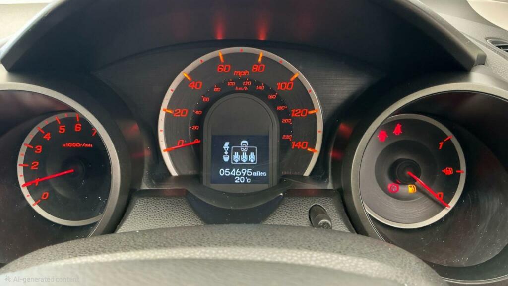 Honda Jazz 1.3 Se Cvt Red #8