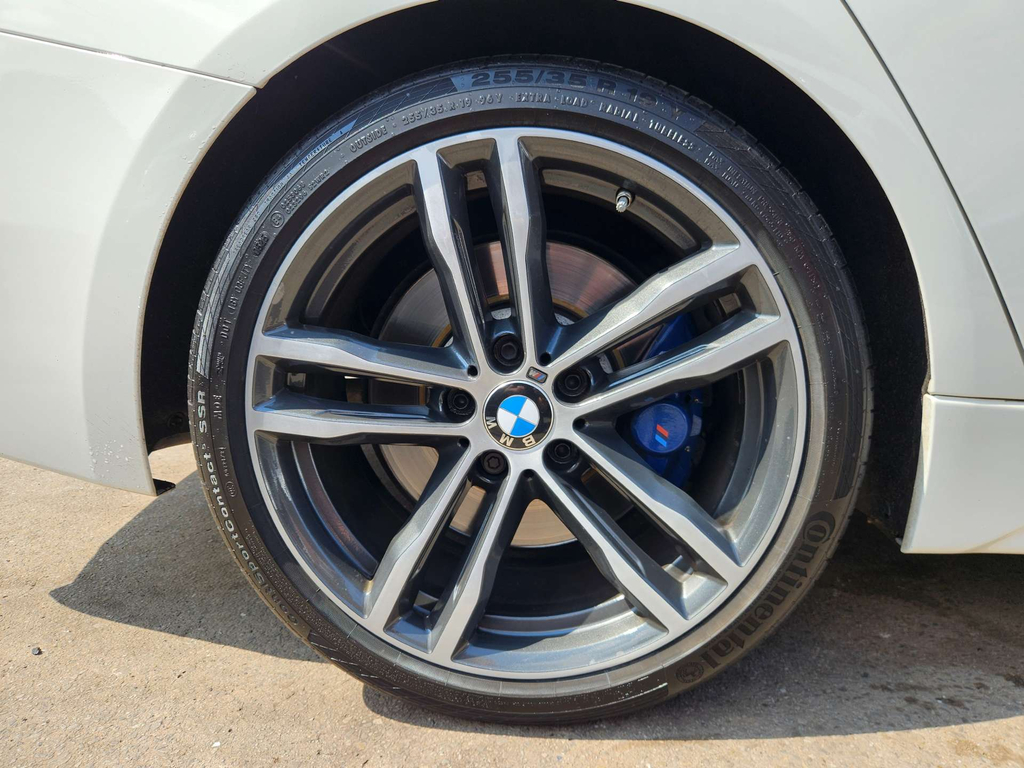 BMW 3 Series Saloon Blue #19