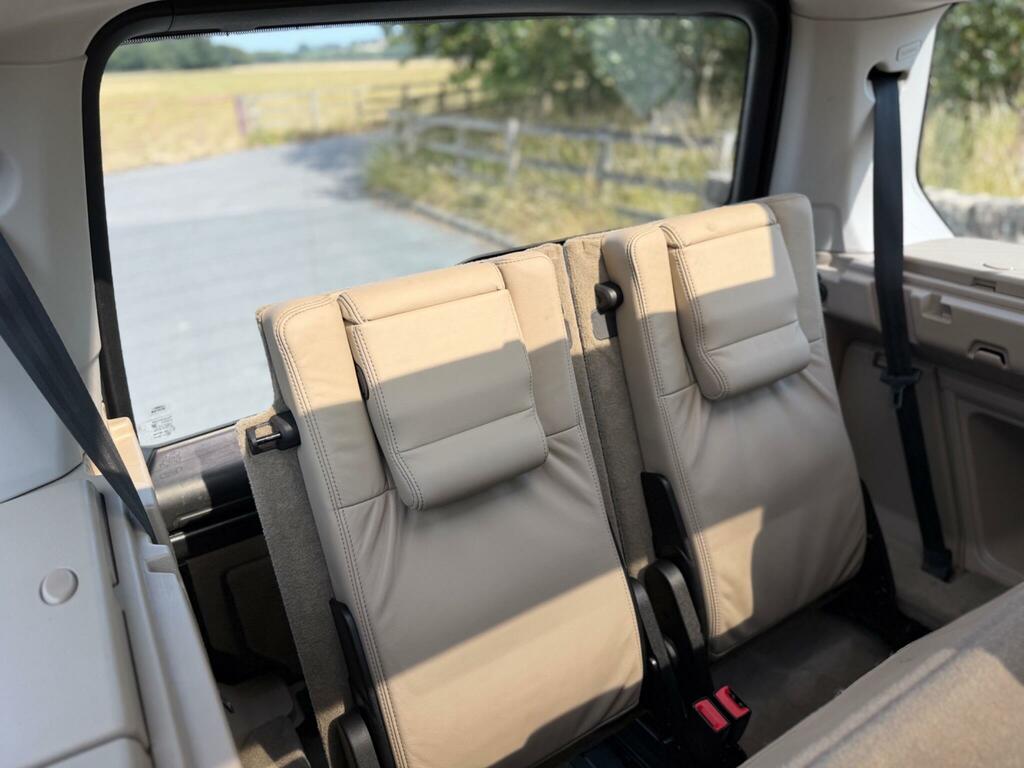 Land Rover Discovery 4 4 3.0 Grey #27