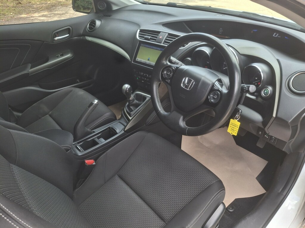 Honda Civic 1.8 I-vtec Se Plus White #2