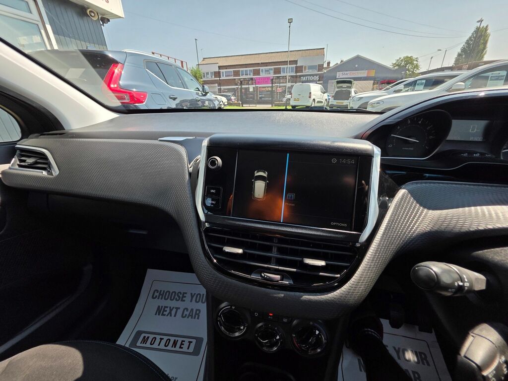 Peugeot 208 1.2 Puretech Signature Hatchback Grey #2