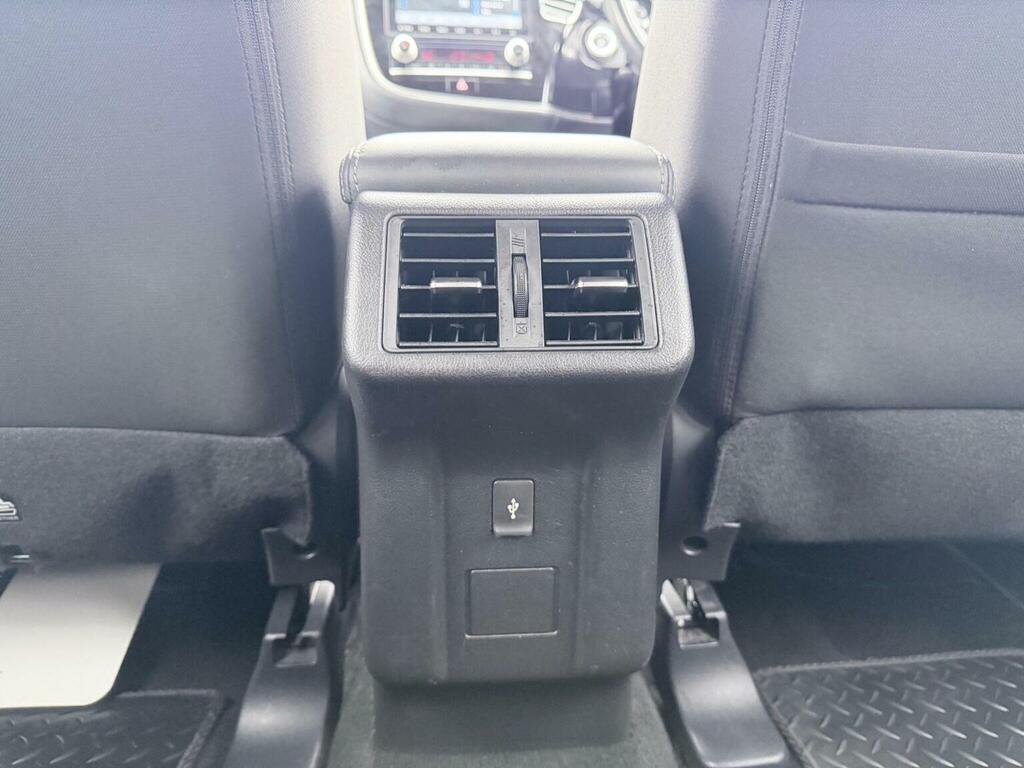 Mitsubishi Outlander 2.4 Phev Design White #30