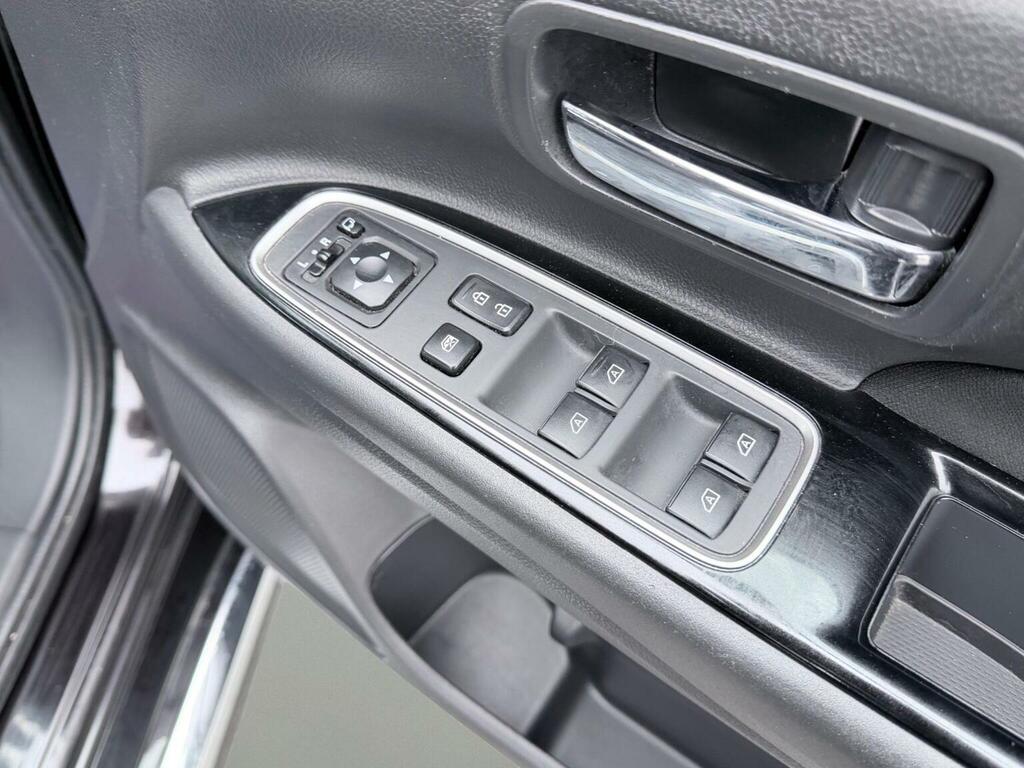 Mitsubishi Outlander 2.4 Phev Design White #40