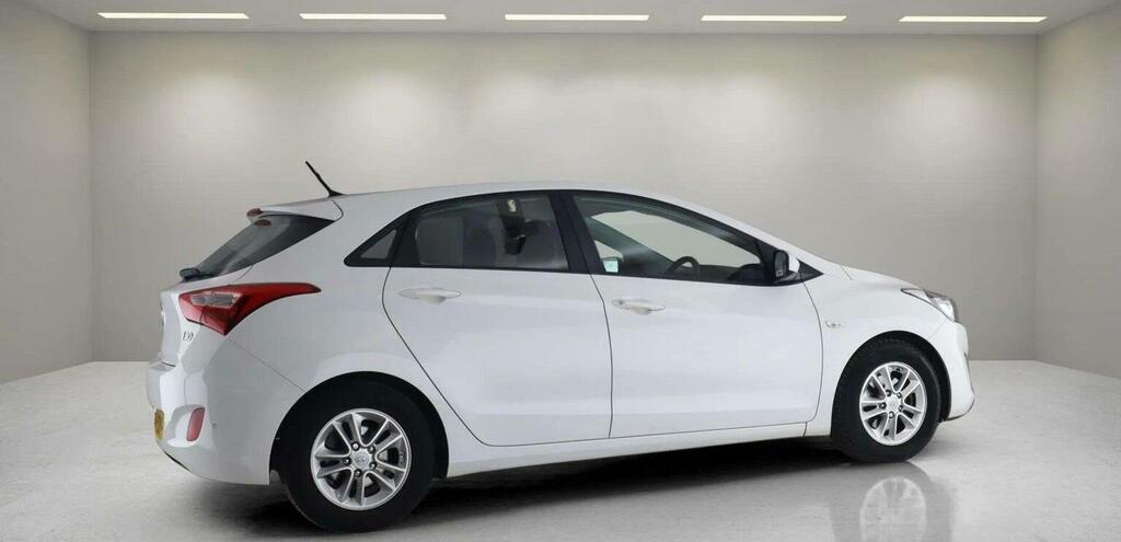 Hyundai I30 Hatchback 1.4 Active Euro 5 201464 EJ64POV White #3