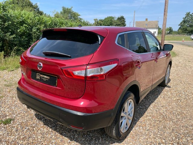 Nissan Qashqai Manual Red #4