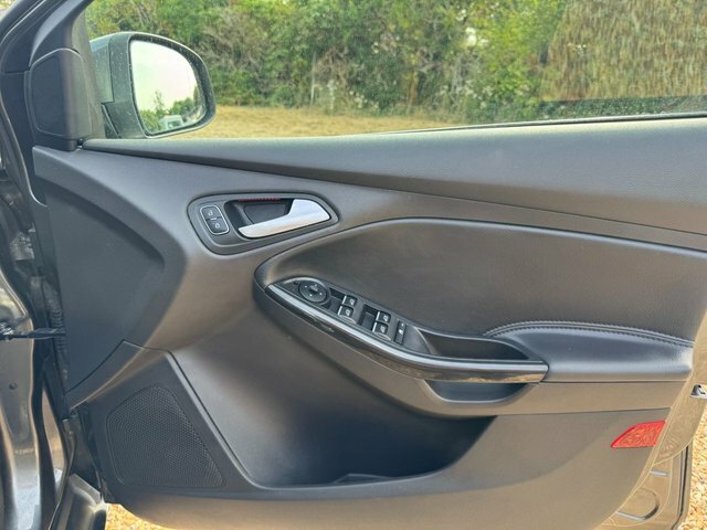 Ford Focus 1.6 Tdci 115 Titanium X Navigator Zero Depos Black #13