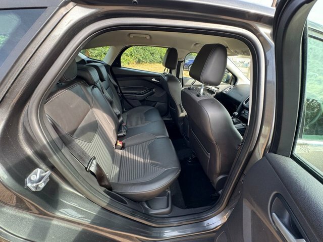 Ford Focus 1.6 Tdci 115 Titanium X Navigator Zero Depos Black #29