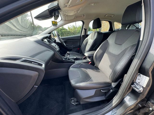 Ford Focus 1.6 Tdci 115 Titanium X Navigator Zero Depos Black #26