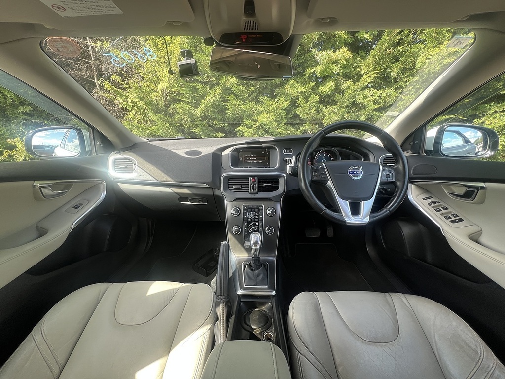 Volvo V40 T4 Se Lux Nav White #2