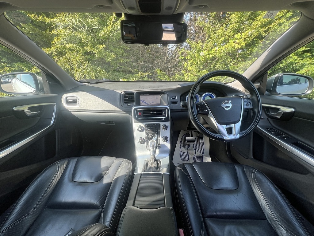 Volvo V60 T5 R-design White #2