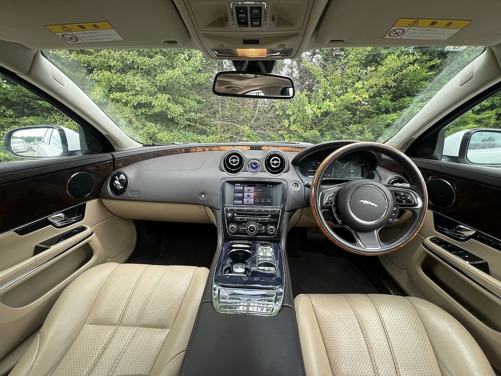 Jaguar XJ V8 Premium Luxury #2