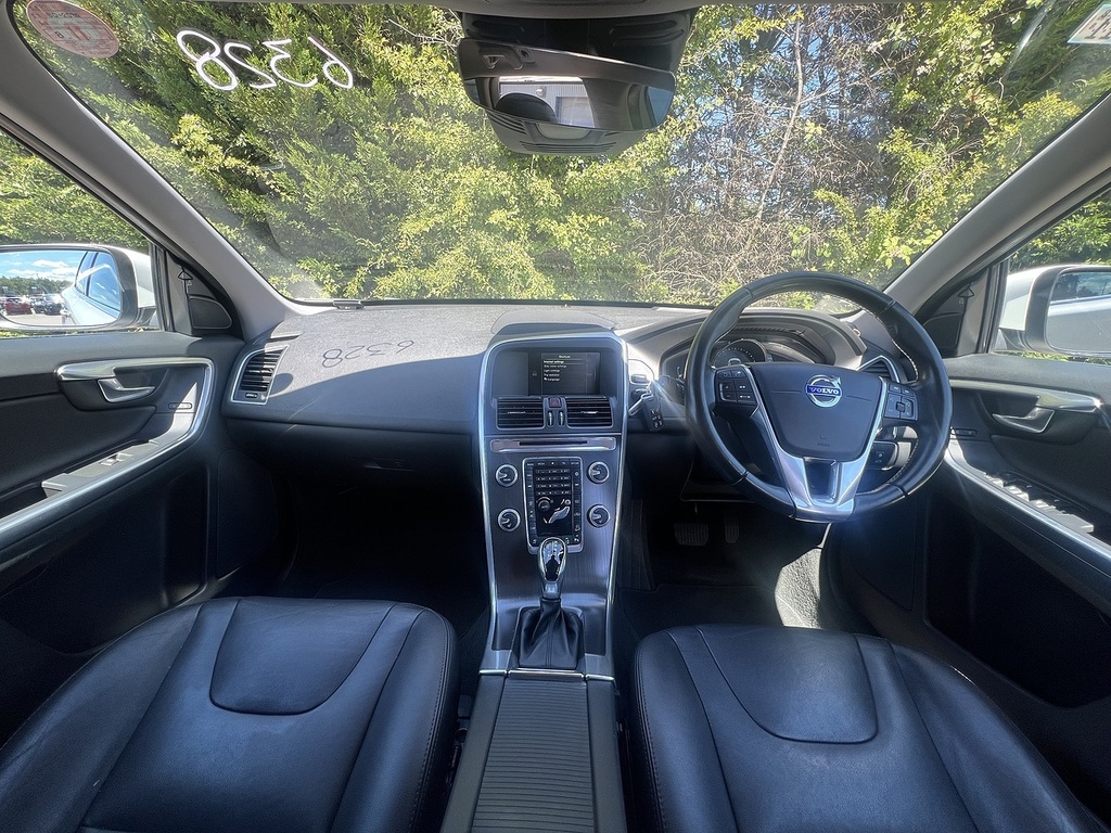 Volvo XC60 T5 Se Lux Nav White #2