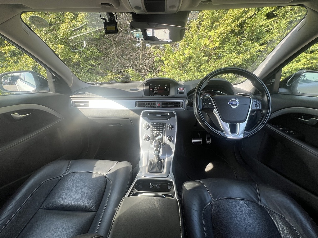 Volvo V70 T5 Dynamic Edition White #2