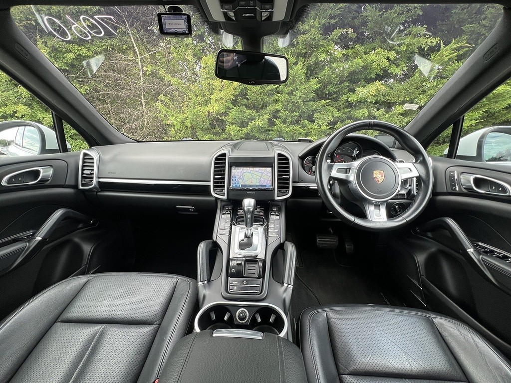 Porsche Cayenne V6 Platinum Edition White #2