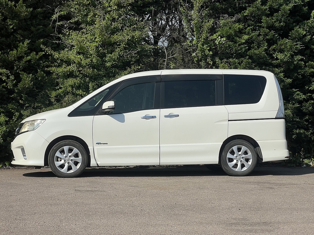 Nissan Serena Highway Star S-hybrid White #5