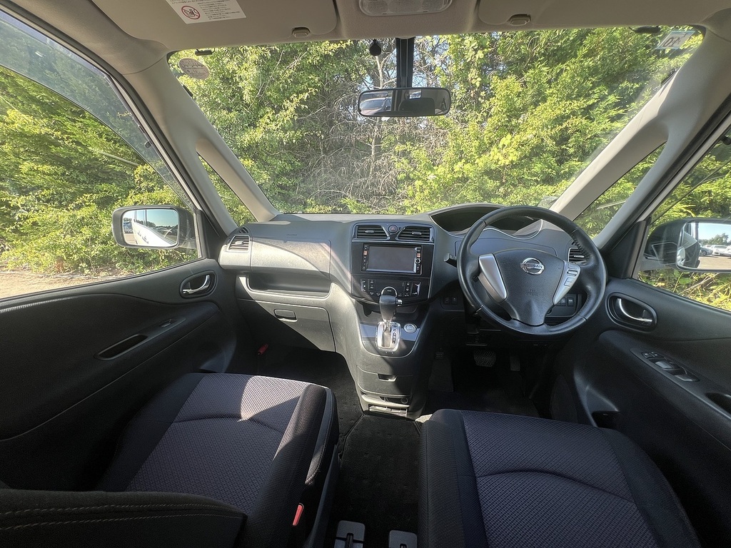 Nissan Serena Highway Star S-hybrid White #2