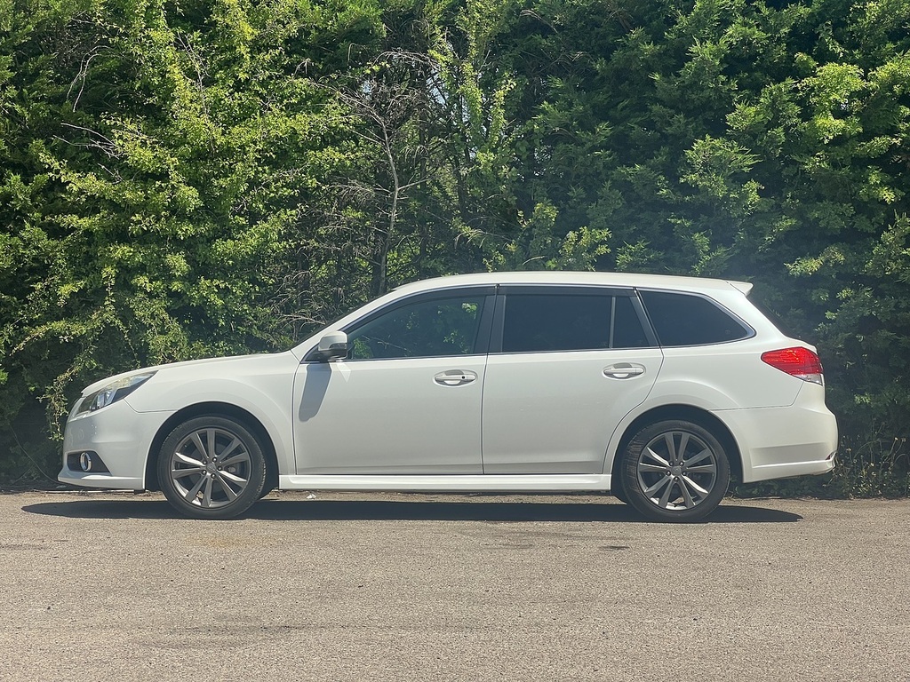 Subaru Legacy 2.5I B Sport Eye Sight White #5