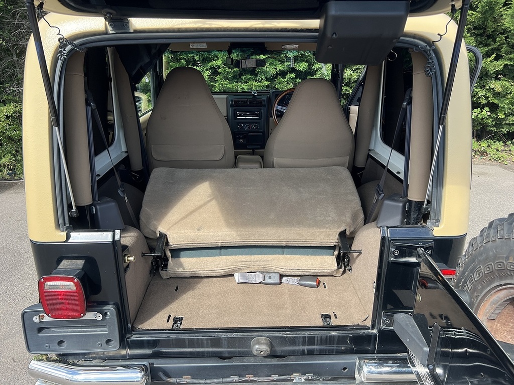 Jeep Wrangler Sahara U1009 Black #15