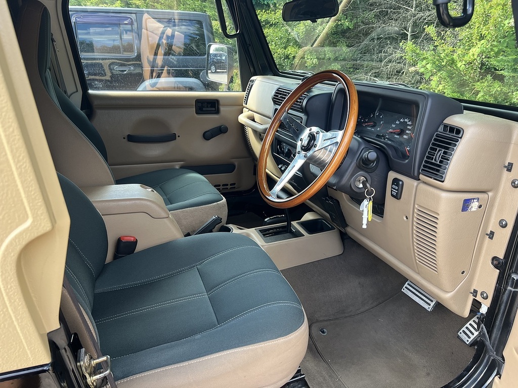 Jeep Wrangler Sahara U1009 Black #10