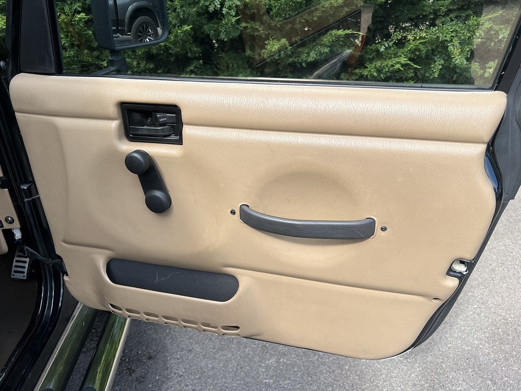 Jeep Wrangler Sahara U1009 Black #16