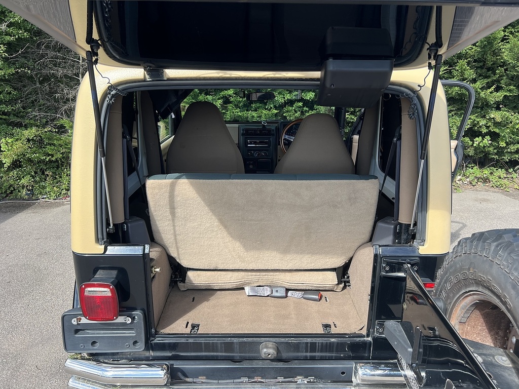 Jeep Wrangler Sahara U1009 Black #14