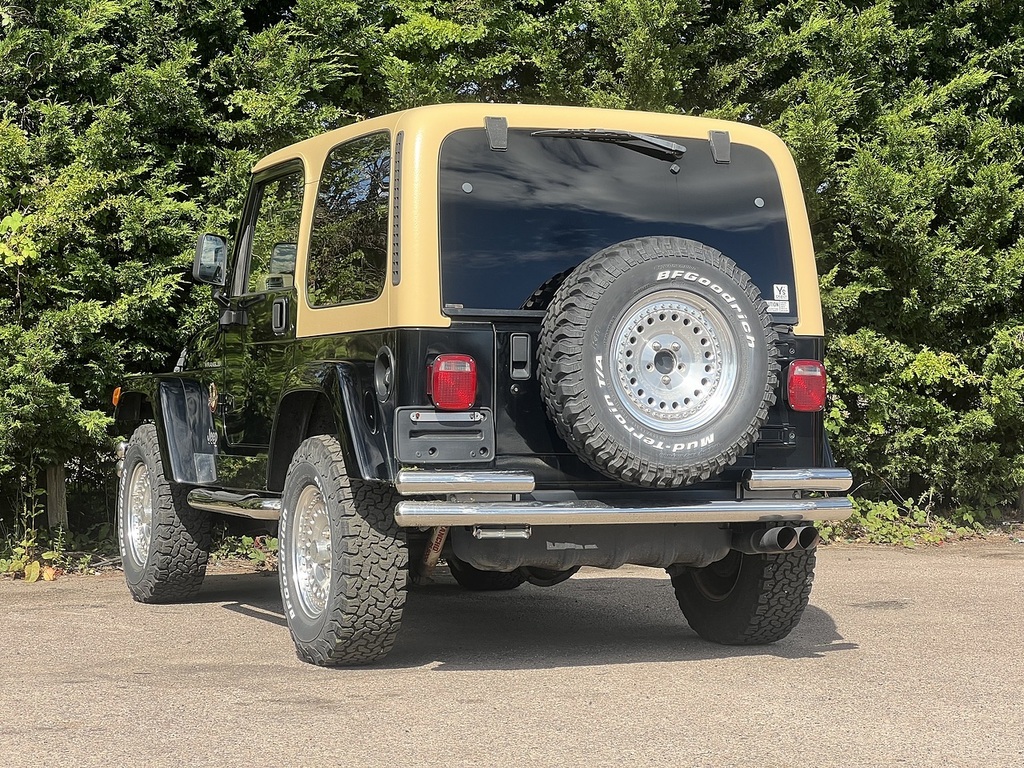 Jeep Wrangler Sahara U1009 Black #6