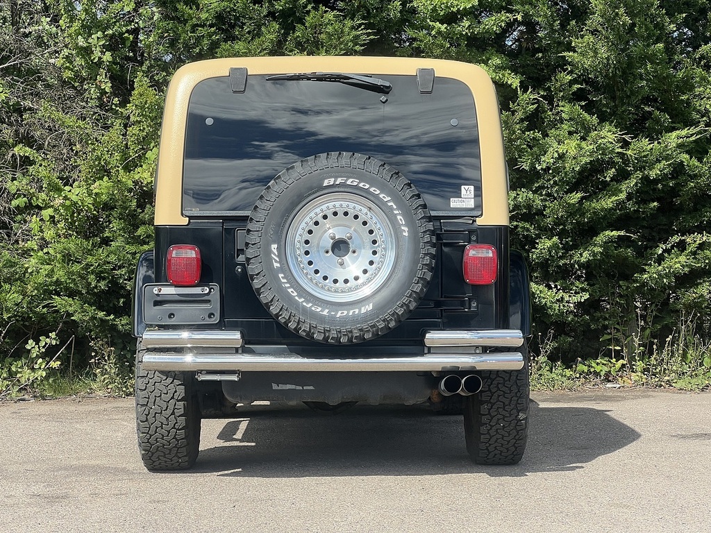 Jeep Wrangler Sahara U1009 Black #9